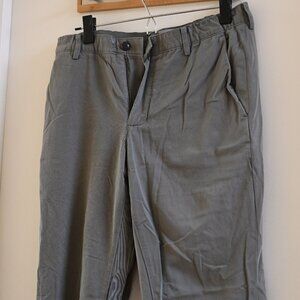 Everlane Traveler Performance Chino (32x30), Pewter Green